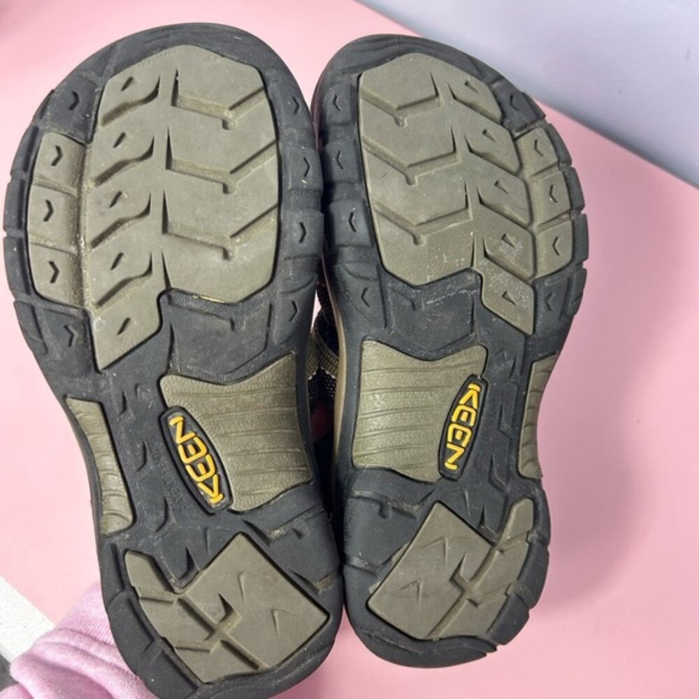 Kids Black and Tan Keen Sandals - Picture 7 of 10